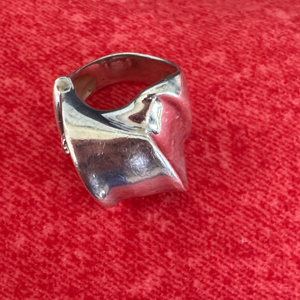 Asymmetrical Bow Silpada Ring - Picture 2 of 3